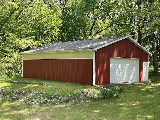 garage featuring a lawn