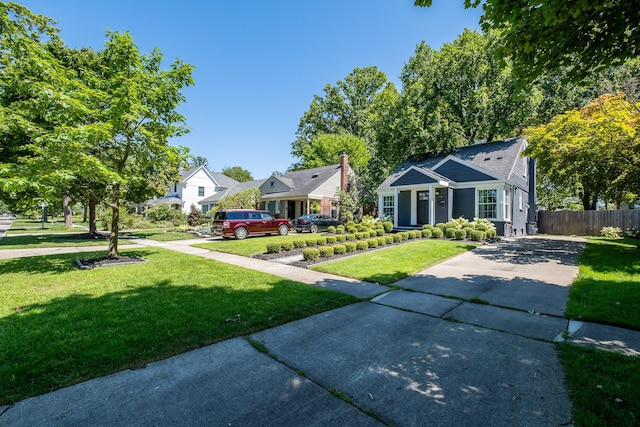 view of front of house featuring a front yard