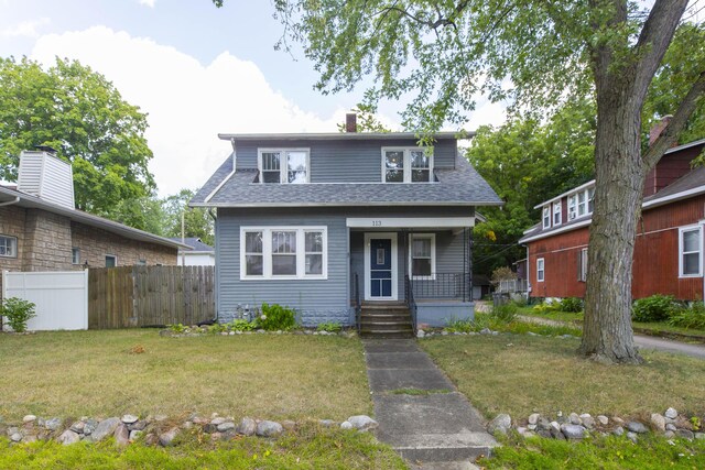 view of front facade featuring a front yard