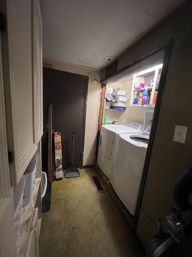 laundry room featuring cabinets and washing machine and clothes dryer