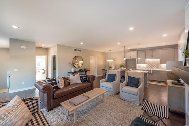 living area featuring recessed lighting, visible vents, baseboards, and dark wood-style flooring