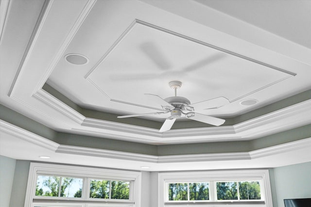 room details featuring ceiling fan