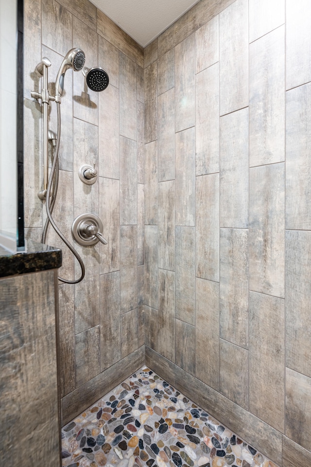 bathroom featuring tiled shower