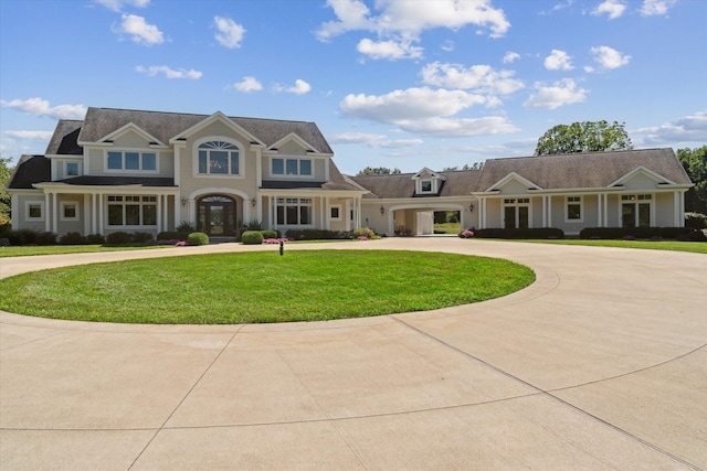 view of front facade with a front lawn