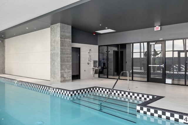 view of pool featuring a jacuzzi