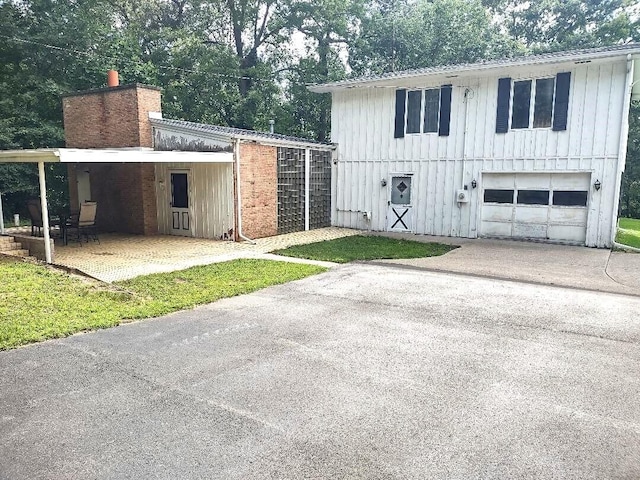 view of front of house featuring a garage