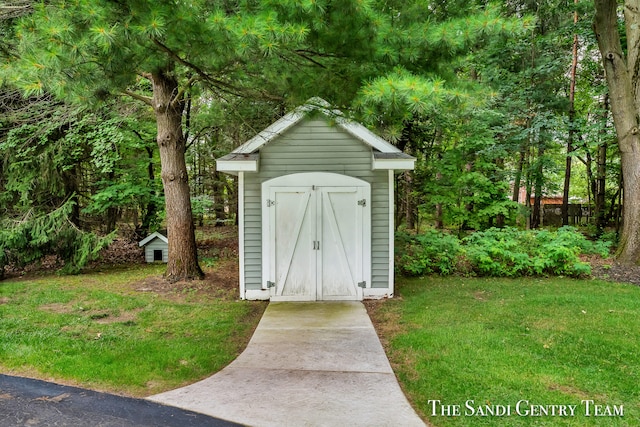 view of outbuilding featuring a yard