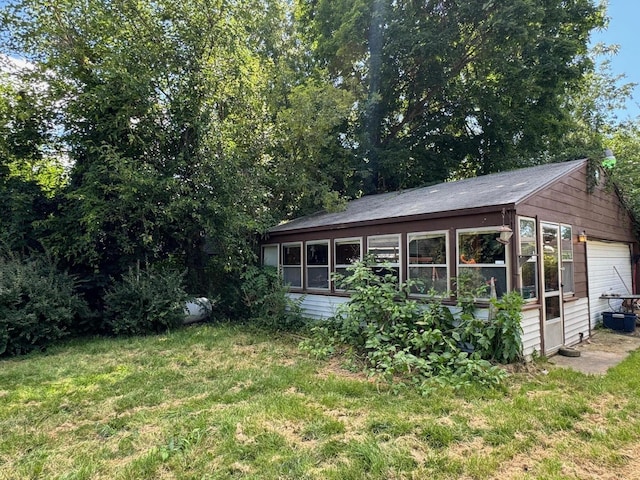 exterior space featuring a front yard