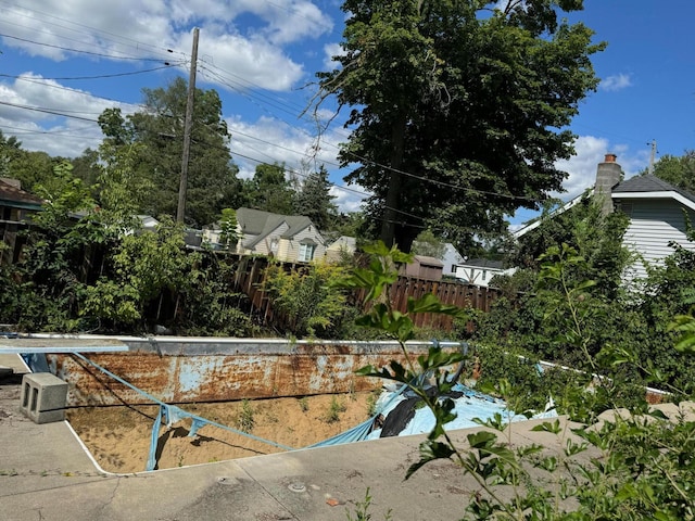 view of swimming pool with fence