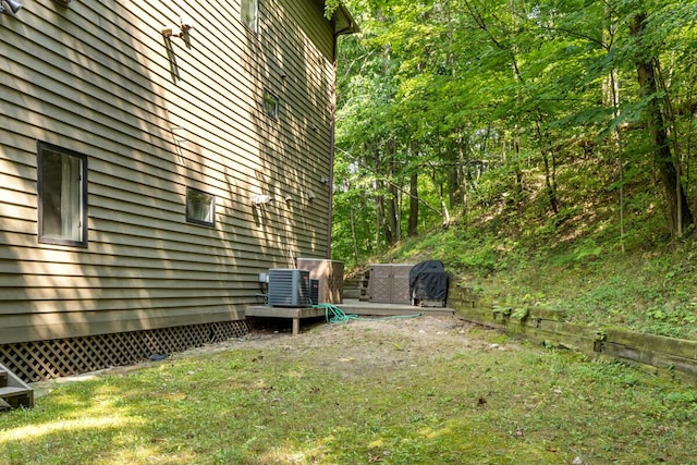 view of yard featuring cooling unit