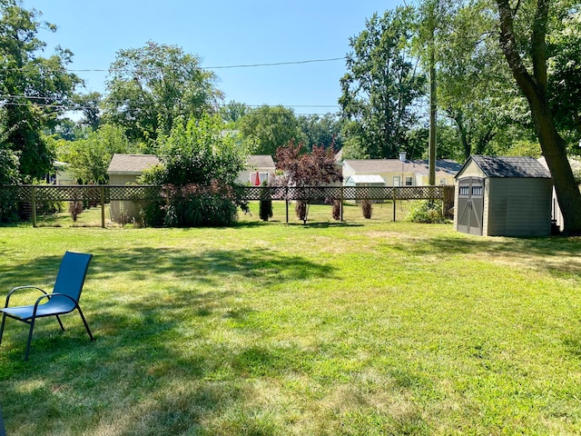 view of yard featuring a storage unit