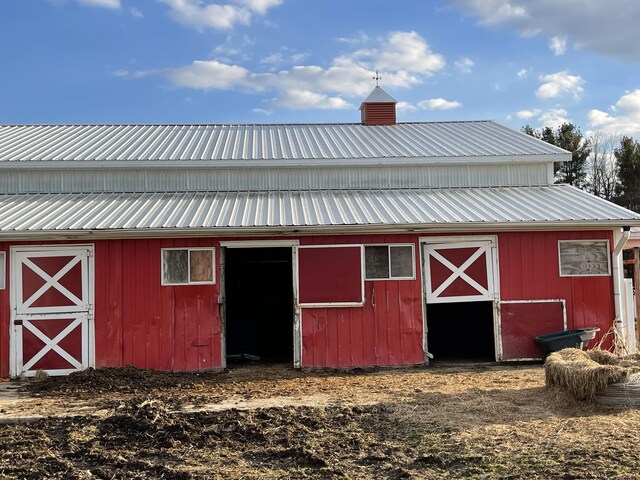 view of outdoor structure