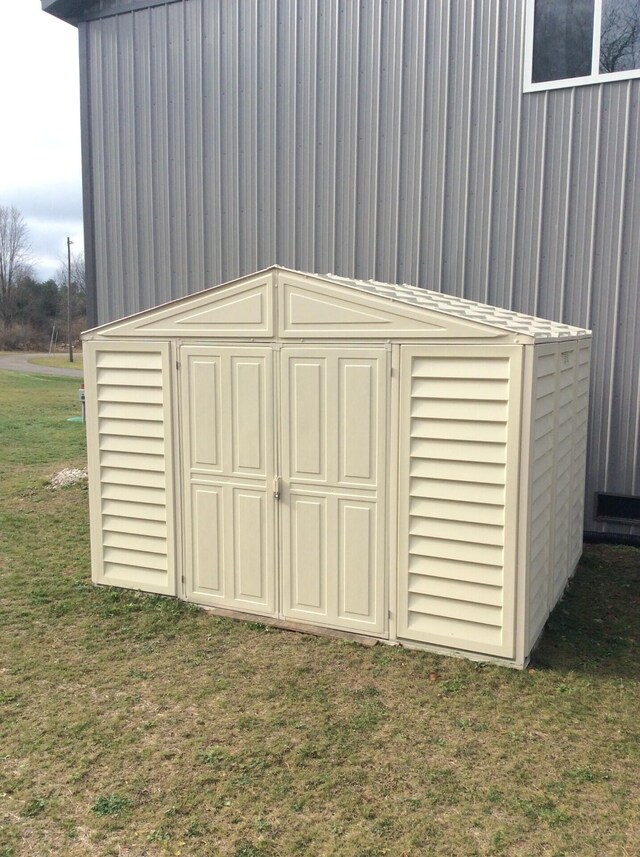 view of outbuilding with a lawn