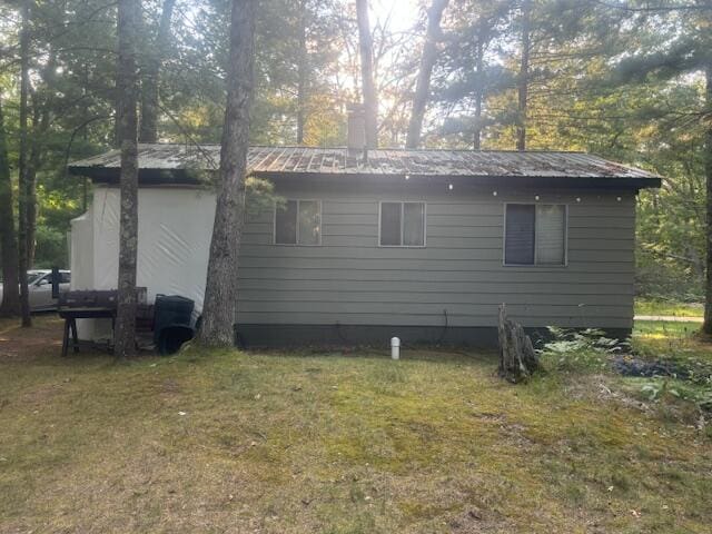 rear view of house featuring a lawn