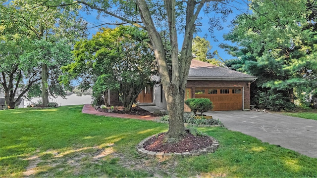 view of front facade featuring a garage and a front lawn