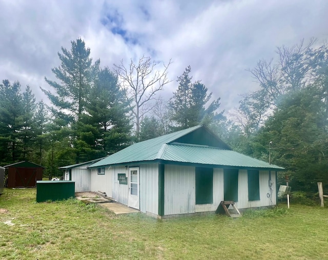 view of outbuilding featuring a yard