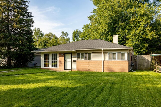 view of front of house featuring a front yard