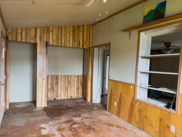 interior space featuring ceiling fan and concrete flooring