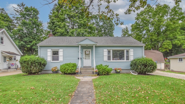 view of front of home featuring a front lawn