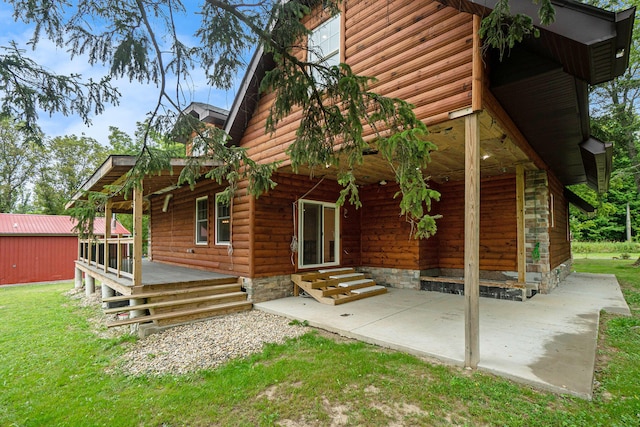 view of side of property with a lawn