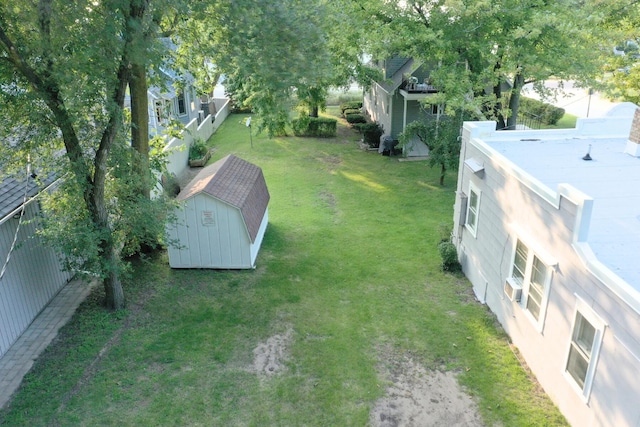 view of yard with a shed