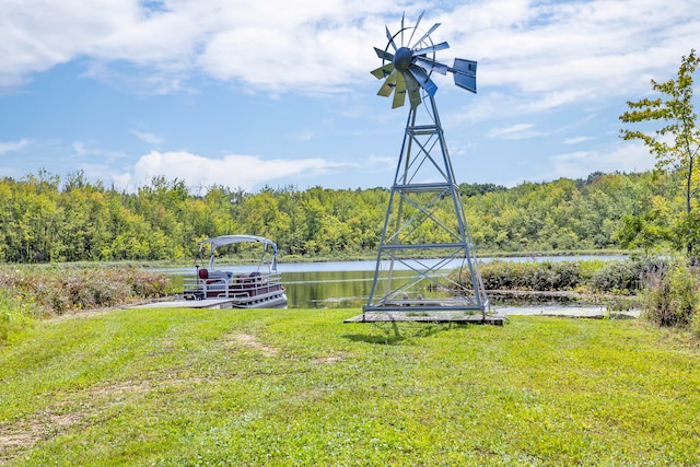 view of yard featuring a water view