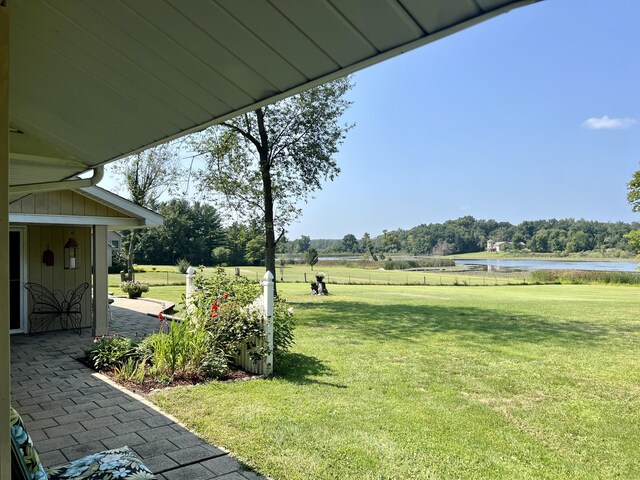 view of yard featuring a water view