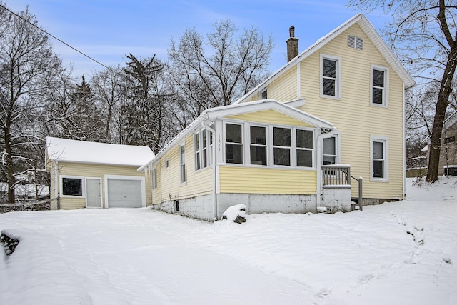 view of front facade with a garage