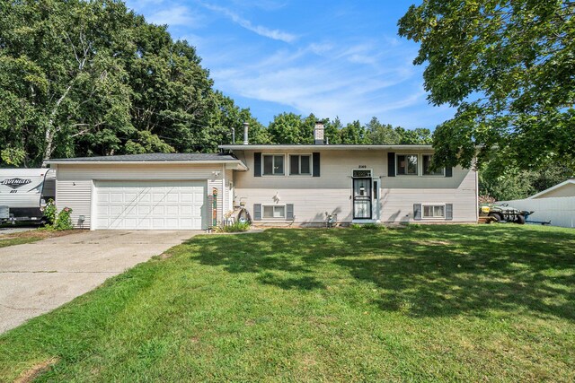 split foyer home featuring a garage and a front lawn