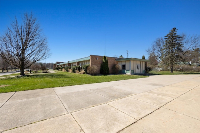 view of front of house with a front yard