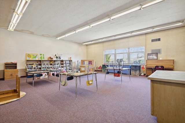 game room with carpet flooring