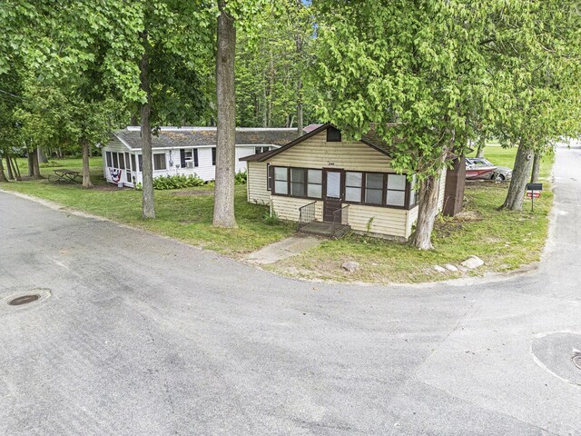 view of front of house with a front yard