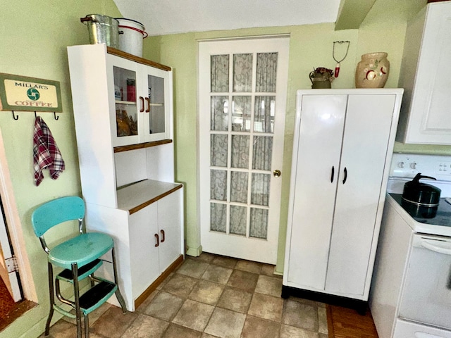 entryway featuring tile patterned floors