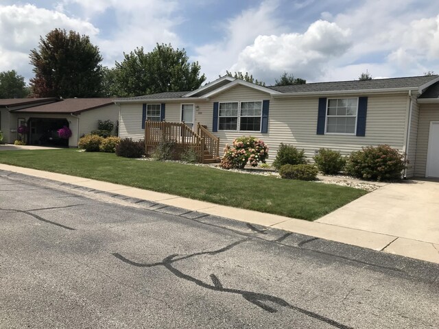 view of front of home featuring a garage and a front yard