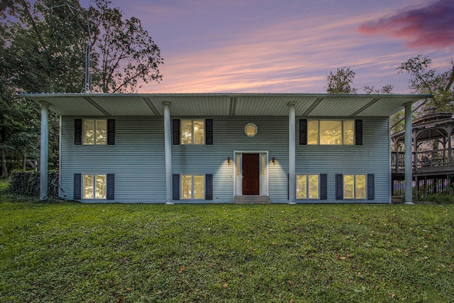 split foyer home featuring a lawn