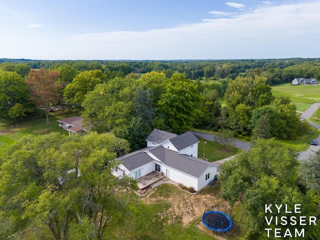 birds eye view of property featuring a forest view