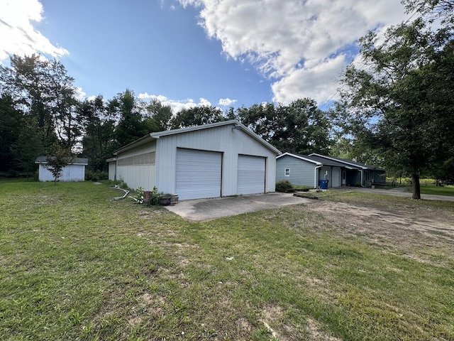 view of detached garage