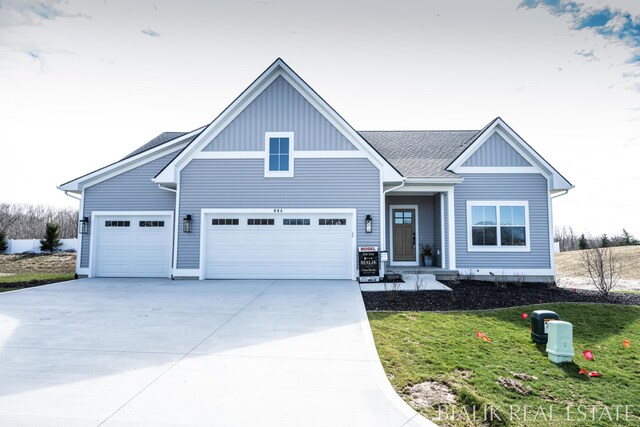 view of front of home featuring a garage and a front yard