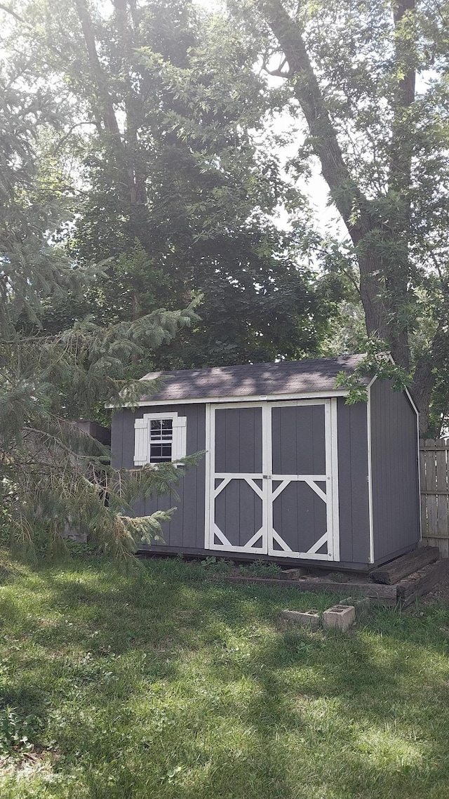 view of outbuilding featuring a yard