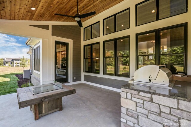 view of patio / terrace with area for grilling, an outdoor kitchen, and ceiling fan