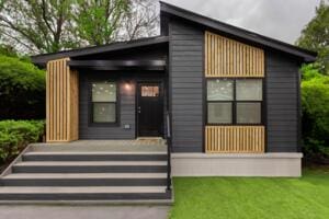 621 Jackson Ave, Muskegon, MI 49442 - view of outbuilding with a porch