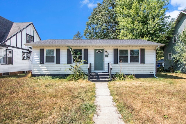 view of front of home featuring a front yard