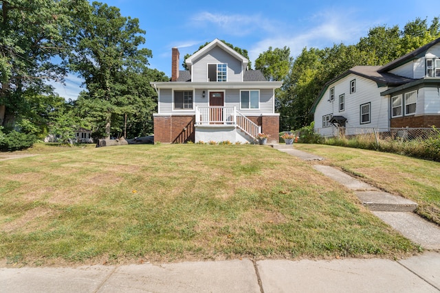 view of front facade featuring a front lawn