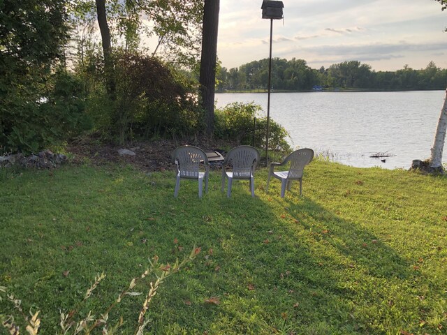 view of yard with a water view