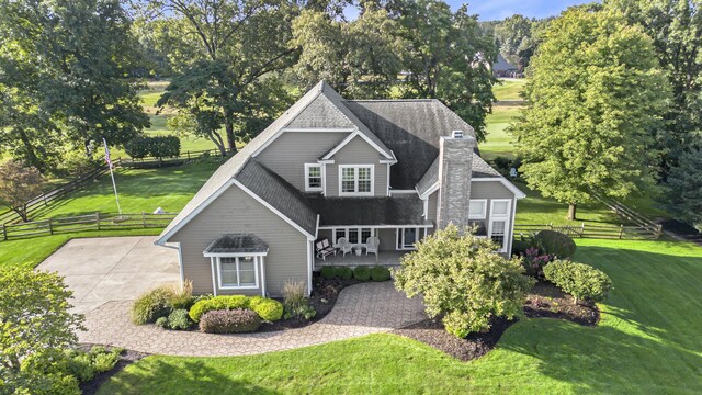 view of front of property with a front yard