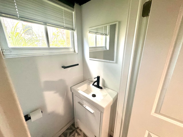 bathroom featuring sink