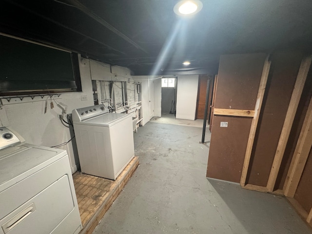 basement featuring washer and clothes dryer