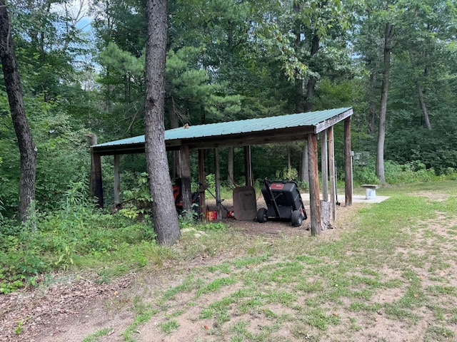 view of outdoor structure featuring a yard