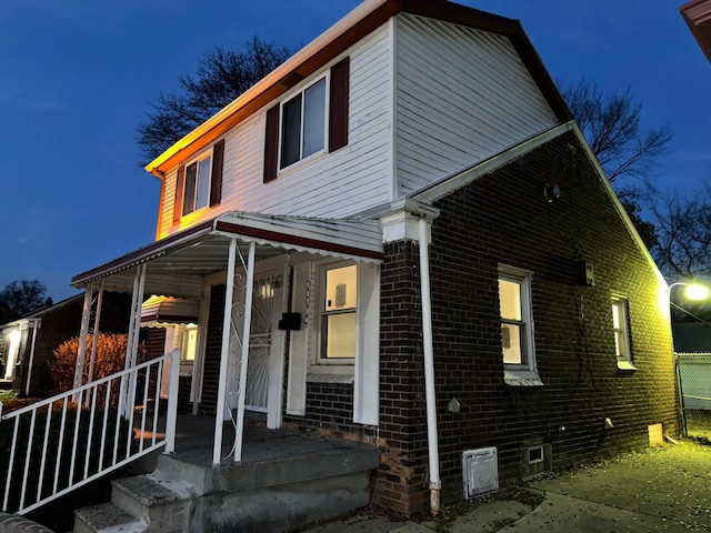 view of front of home featuring a porch