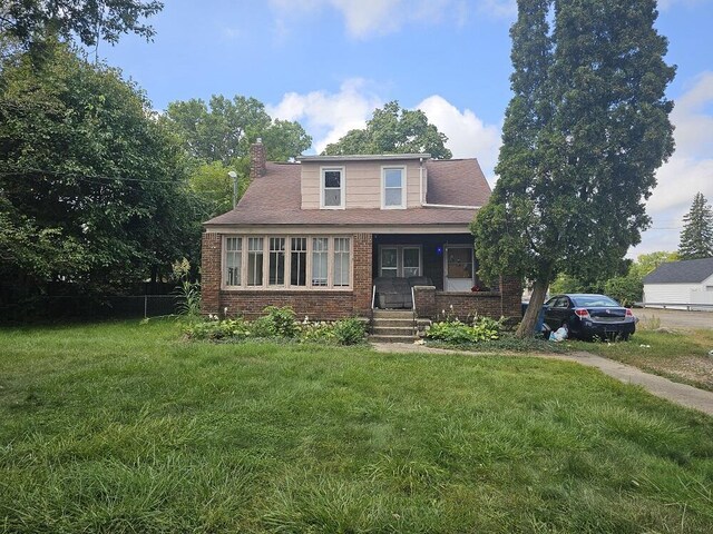 view of front of home featuring a front yard